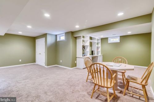 527 Rugby Ct, Purcellville VA  20132-3415 exterior