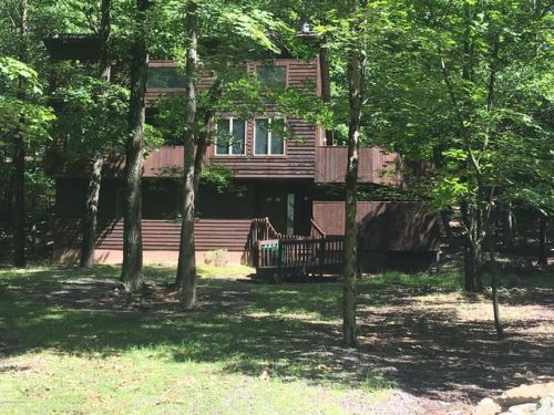247 Iroquois Cir, Hazle Township, PA 18202-9130