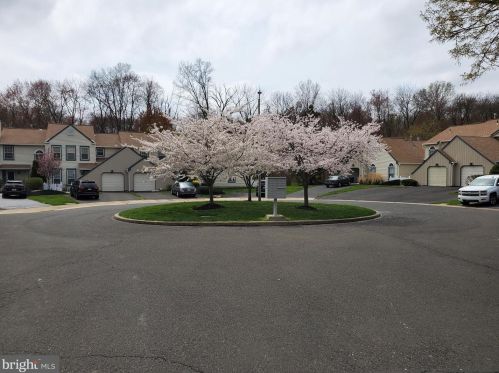 676 Gray Cir, Southampton, PA 18966-4036