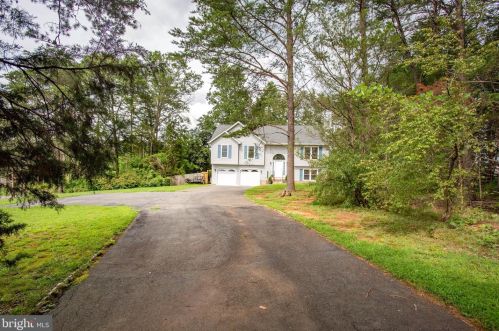 440 Sanford Dr, Fredericksburg, VA 22406-1031