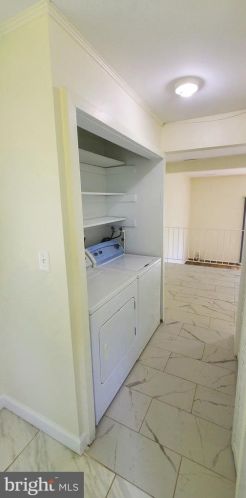 425 Reneau Way, Herndon VA  20170-4521 exterior