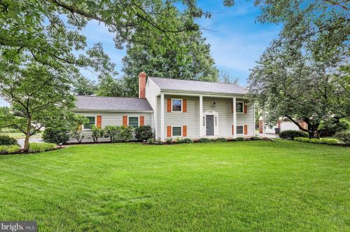2270 Seitz Dr, Lancaster, PA 17601-1953