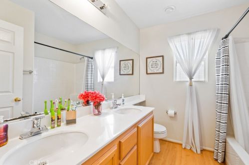 12607 Orangeblossom Ln, Riverside CA  92503-7059 exterior