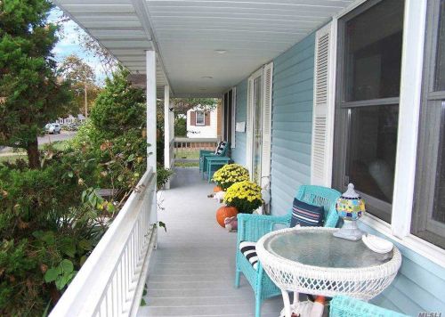 55 Davis Ave, Blue Point, NY 11715-1608