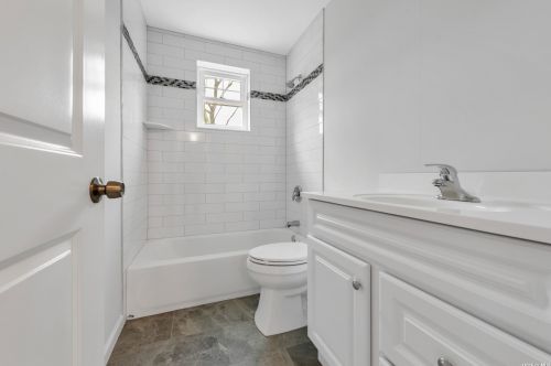 594 Canal Rd, Mount Sinai NY  11766-3307 exterior