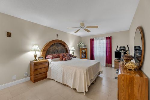 10160 44th Dr, Boynton Beach, FL 33436-4240