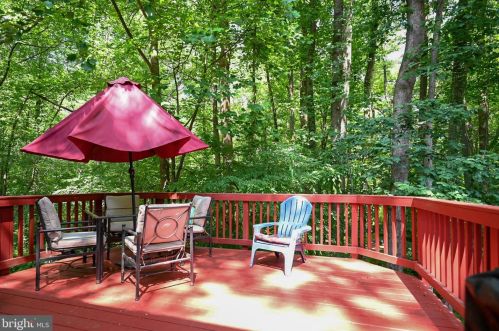 5810 Wood Poppy Ct, Springfield VA  22015-2715 exterior