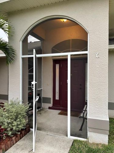 712 11th Pl, Cape Coral, FL 33990-2935