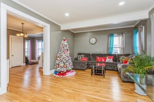 2011 Broadbridge Ave, Stratford CT  06614-4770 exterior