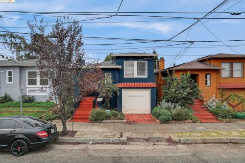 3327 Davis St, Oakland, CA 94601-2624