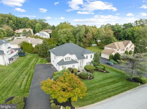 99 Locust Dr, Huntingdon Valley, PA 19006-4142