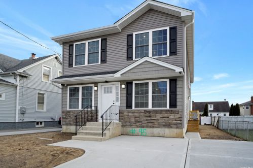 95 Roquette Ave, Floral Park, NY 11003-1212