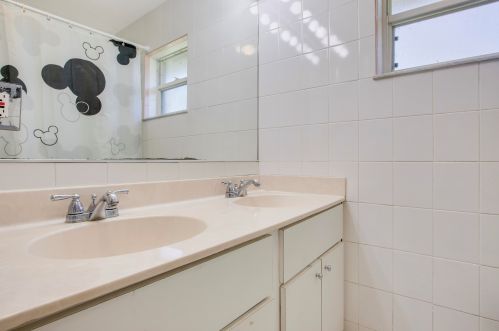310 Rosewood Dr, Fort Pierce FL  34947-3424 exterior