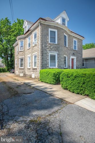 8 Belmont Ave, Wilmington DE  19804-1573 exterior