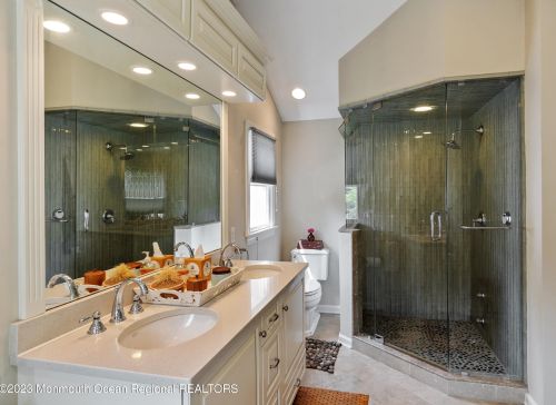 17 Grant Pl, Tinton Falls NJ  07701-2117 exterior