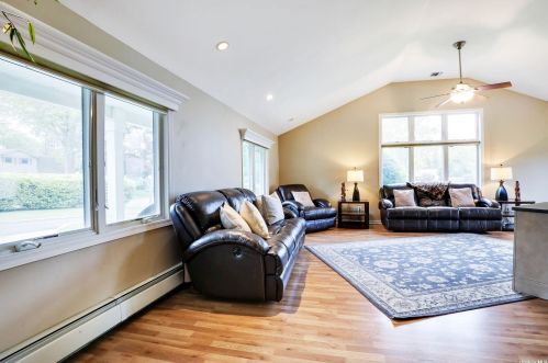 6 Hayuta Ct, Holtsville NY  11742-1206 exterior