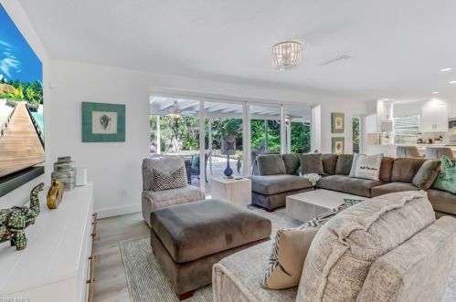 625 Orchid Dr, Naples FL  34102-5012 exterior
