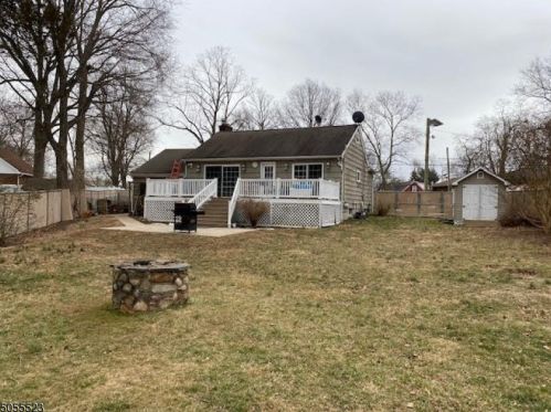 798 Old Lake Ave, Rahway NJ  07065-2623 exterior