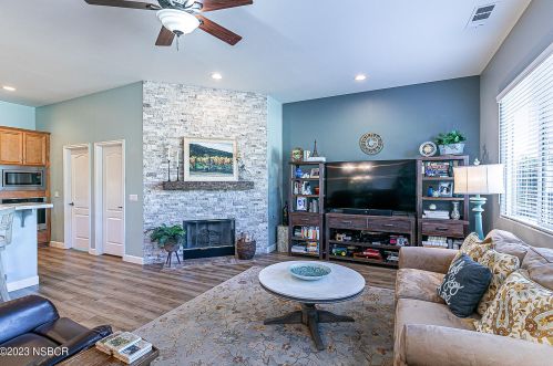 2518 Calderon Dr, Santa Maria CA  93455-7410 exterior