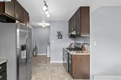 2001 57 Ave, Oakland CA 94605-1015 exterior