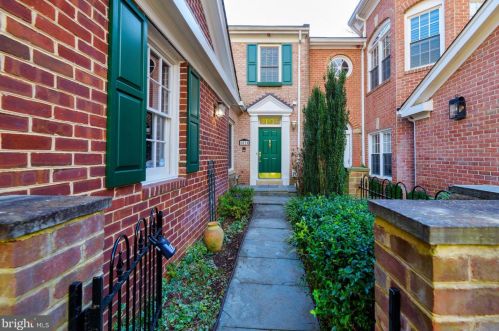 4020 Highwood Ct, Washington, DC 20007-2131