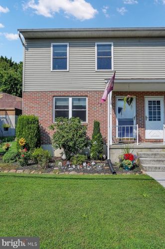 114 York St, Etters, PA 17319-8956