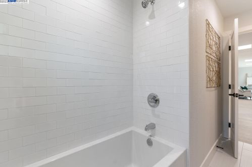 7298 Tamarack Dr, Pleasanton CA  94568-1749 exterior