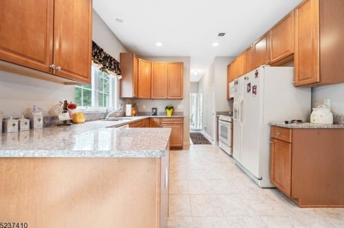 17 Shippen Ct, Flemington NJ  08822-6835 exterior