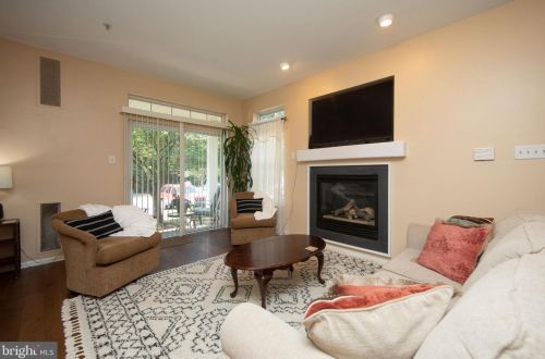 815 Dresher Woods Dr, Dresher PA  19025-1528 exterior