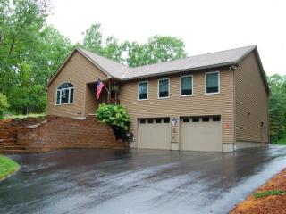 477 Straw Rd, Manchester NH  03102-2594 exterior