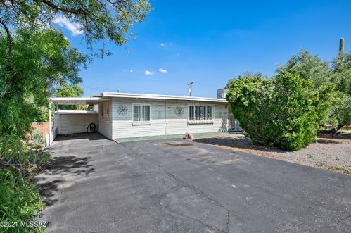 740 Camino Santiago, Tucson, AZ 85745-2102