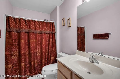 5 Winding River Rd, Lakewood NJ  08701-5734 exterior