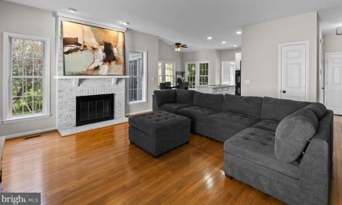 12825 Tournament Dr, Herndon VA  20191-5861 exterior