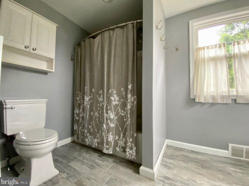 844 Maple Dr, Southampton PA 18966-4208 exterior