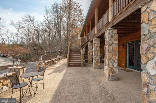 3714 Mountain Rd, Haymarket VA  20169-1739 exterior