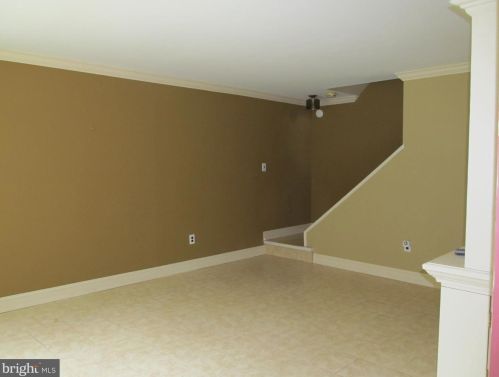 2053 Harbour Dr, Palmyra NJ 08065-1113 exterior