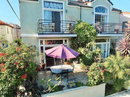 227 Glendora Ave, Long Beach CA  90803-3504 exterior