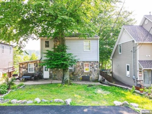 78 Upsala Path, West Milford Lakes, NJ 07480-4204