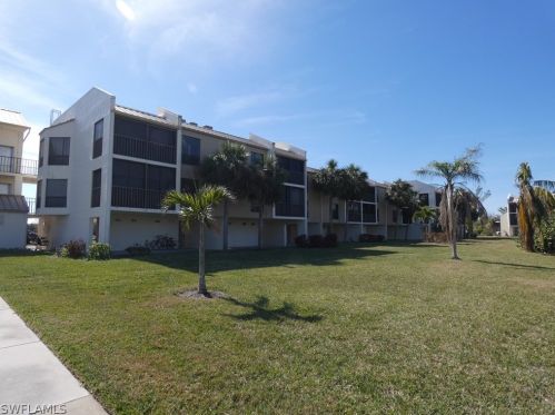 21470 Bay Village Dr, Fort Myers Beach, FL 33931-4366