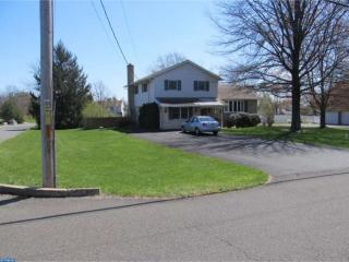 76 Martin Ave, Gilbertsville, PA 19525-9567