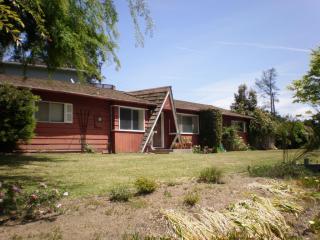 6915 Lakeview Dr, Salinas, CA 93907-8720