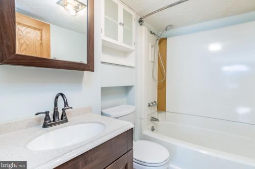 3 Sunset Dr, Navy Sup Dpt PA  17050-1652 exterior