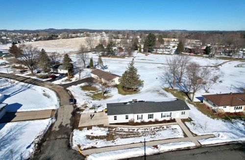 1321 Lakeview Dr, Tomah, WI 54660-1008