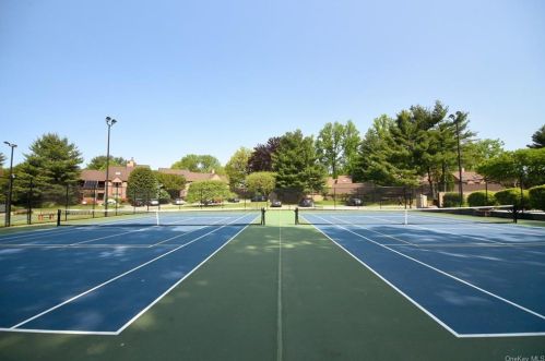 1210 Eagle Bay Dr, Crotonville NY  10562-2355 exterior