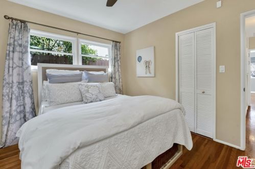 5528 Buffalo Ave, Van Nuys CA 91401-5226 exterior