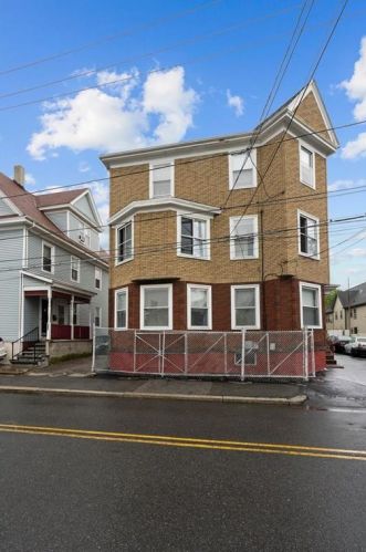 382 Blackstone St, Providence, RI 02907-1202