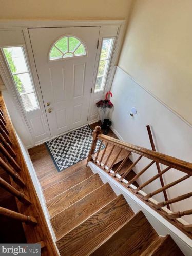 8 Robin Ln, Miquon, PA 19444-1402