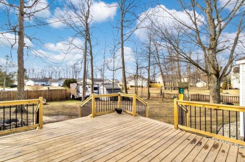 221 Bent Tree Ln, Pataskala OH  43062-8111 exterior