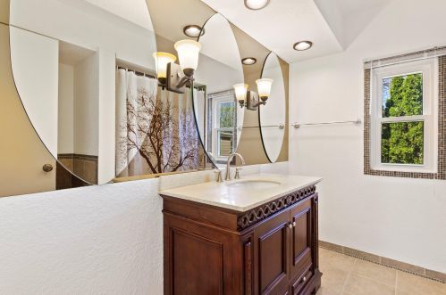 3633 100, Milwaukee WI 53222-2430 exterior