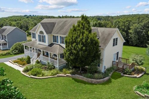 8 Salzburg Rd, Washingtonville, NY 10992-1074
